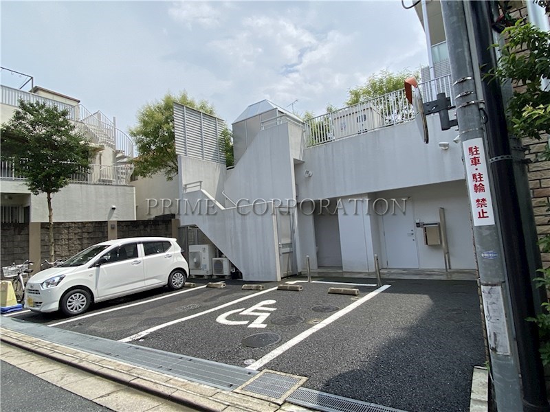 ウィルテラス奥沢 駐車場