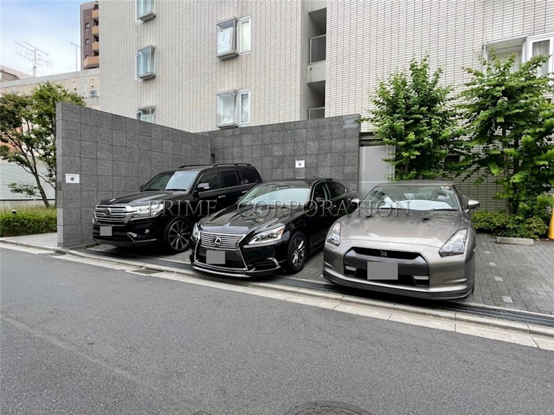 プライムアーバン市谷仲之町 駐車場