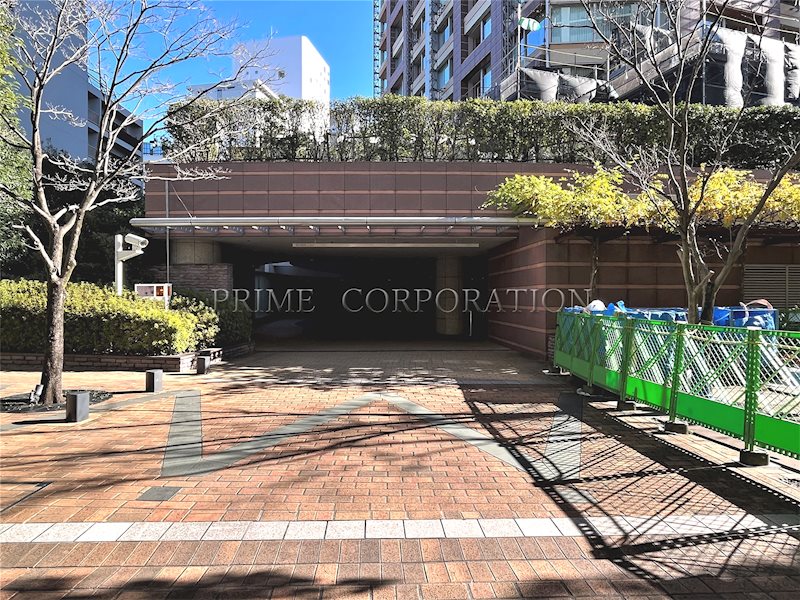 青山パークタワー 駐車場