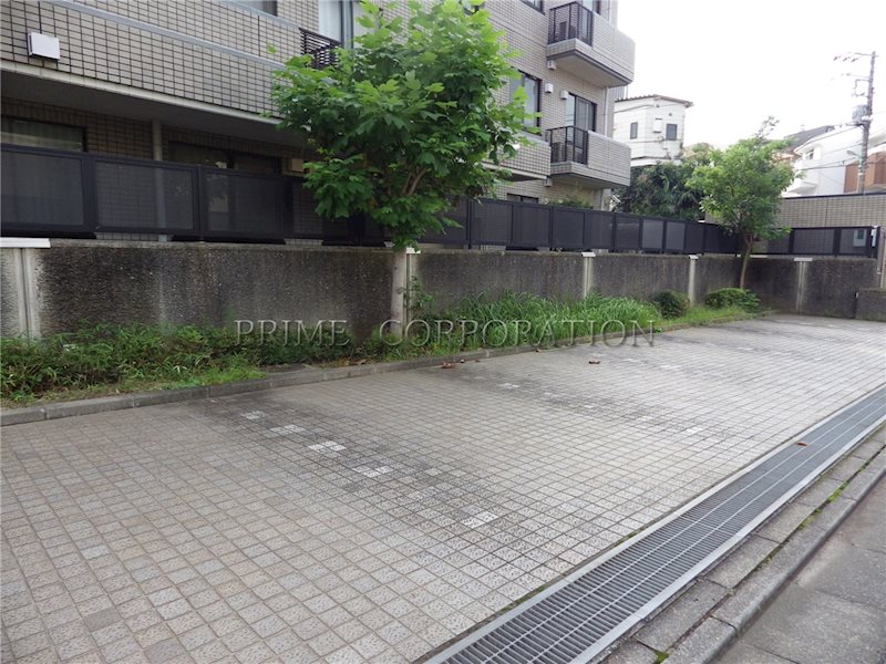 エトワール下馬 駐車場