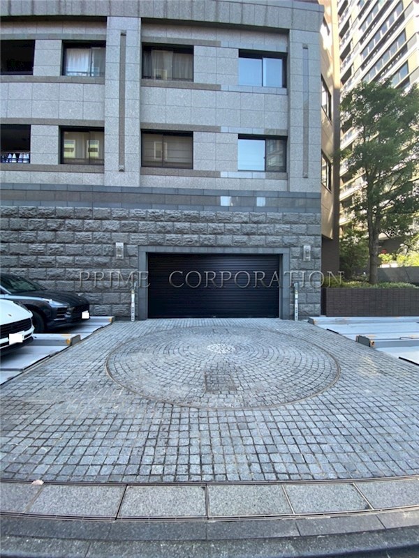 プレミエール一番町 駐車場