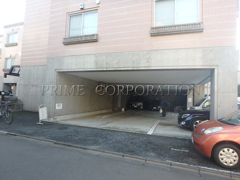 ロイヤル高輪台 駐車場
