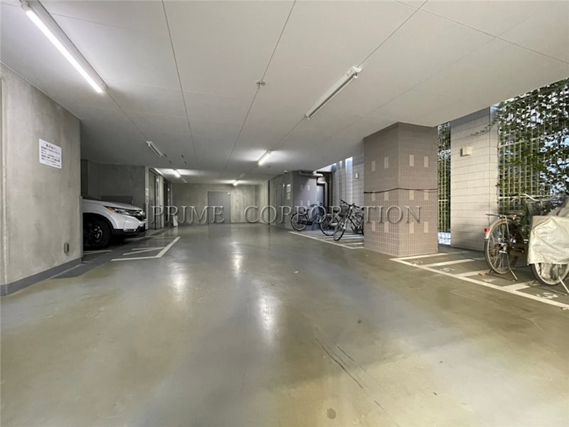 エスティメゾン四谷坂町 駐車場