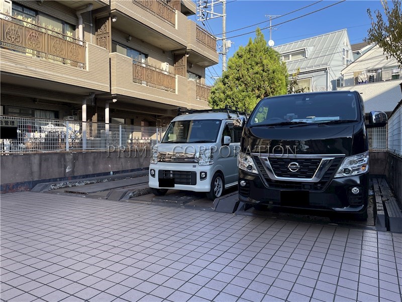 グレース目白 駐車場