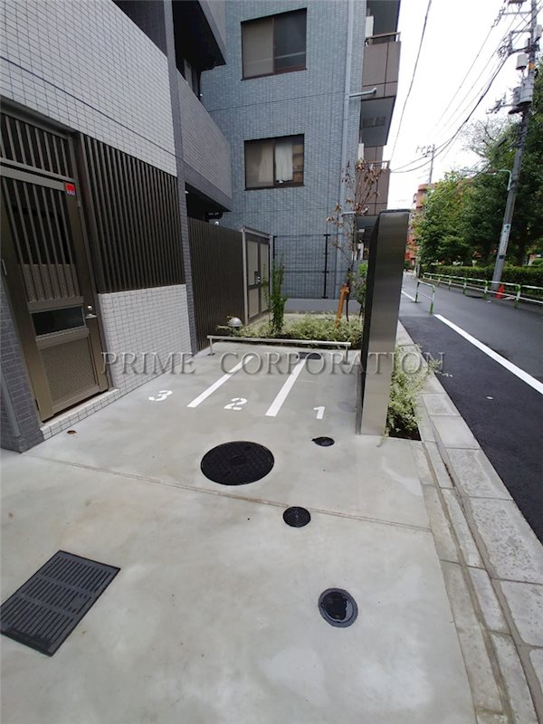 カージェ文京千石   駐車場