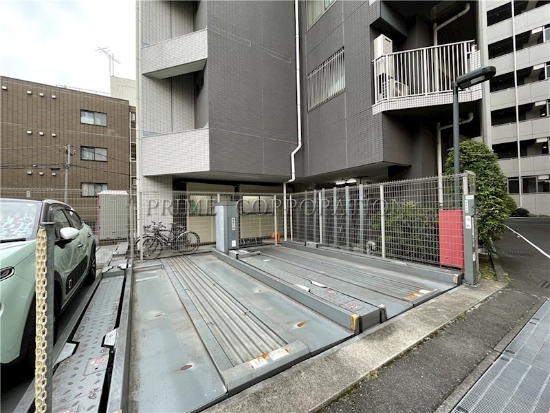i-Suite HigashiNakano 駐車場