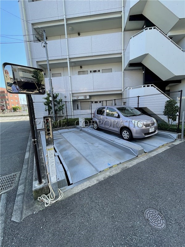 カスタリア用賀 駐車場