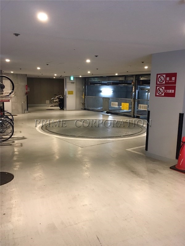 代官山BLESS鉢山 駐車場