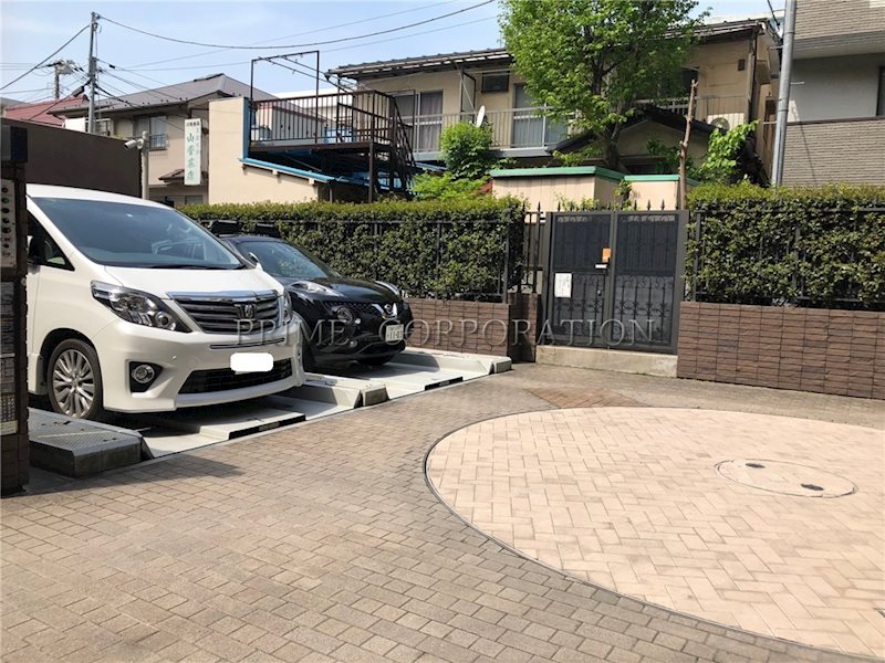 アルティスコート南青山 駐車場