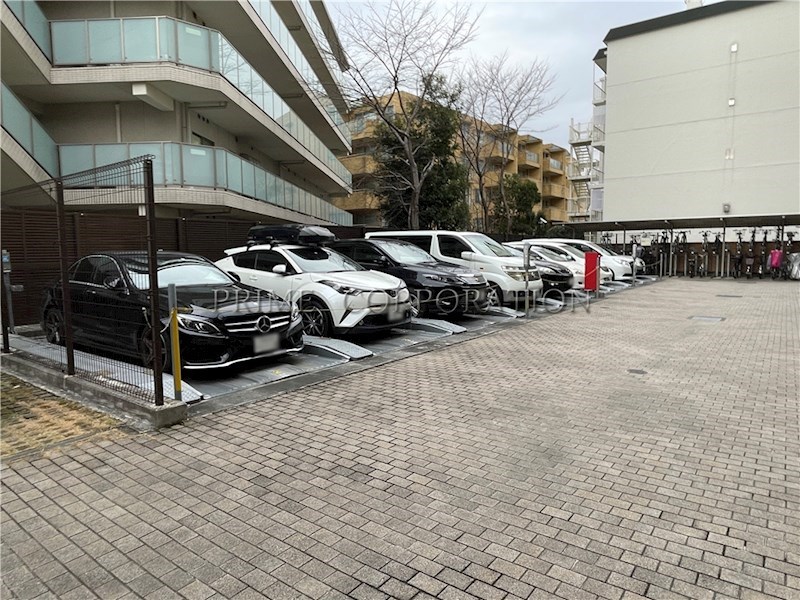 ライオンズ喜多見ガーデンテラス 駐車場
