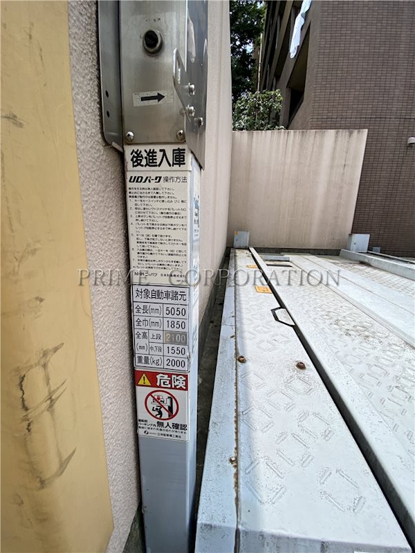 アボリアスコート笹塚イースト 駐車場