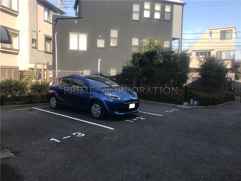 アソシエール世田谷弦巻 駐車場