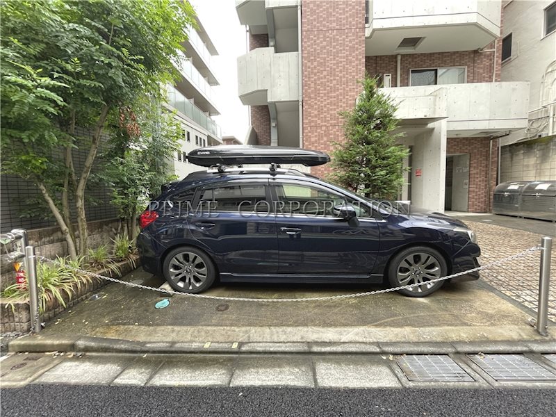 イデアール白金 駐車場