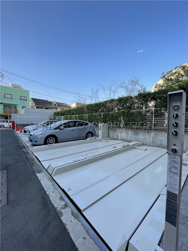 ガーデン杉並方南 駐車場