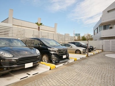 コスモリード南麻布 駐車場