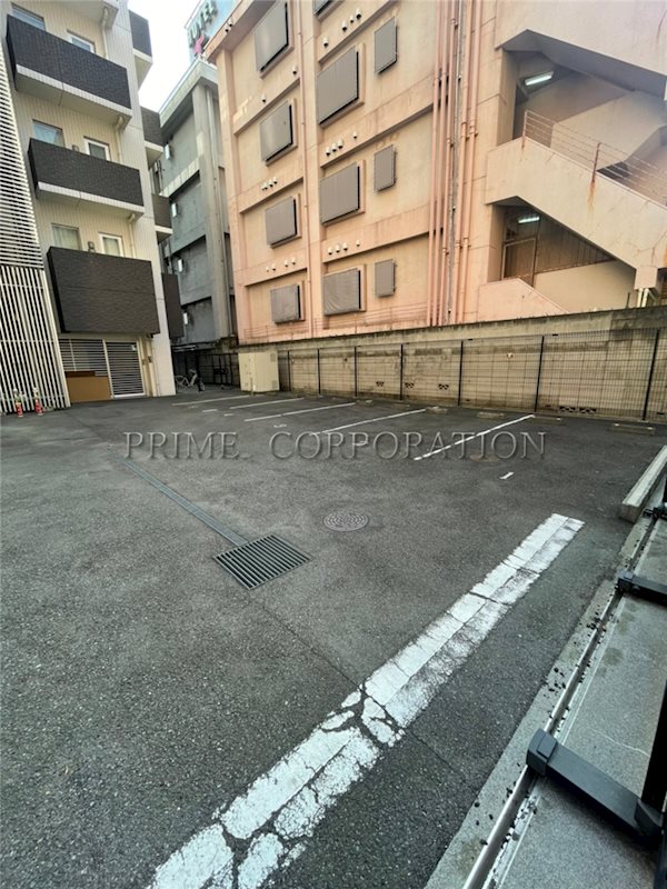 ガレリア東新宿 駐車場