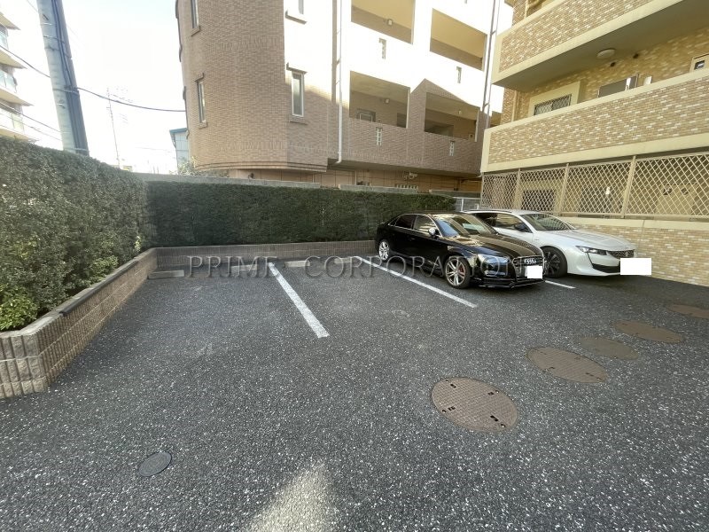 MOMOKI 駐車場