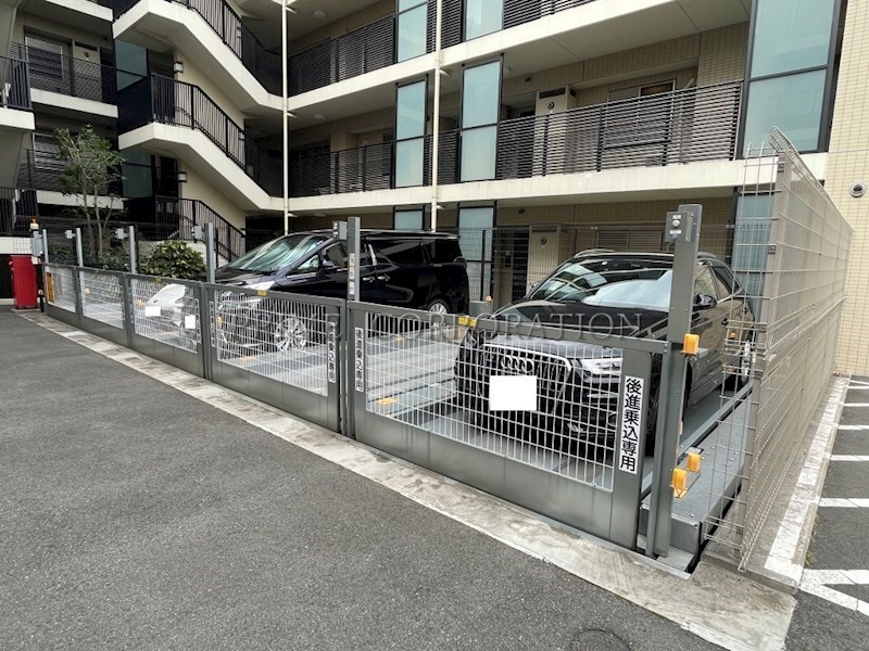 リーフィアレジデンス狛江東和泉 駐車場