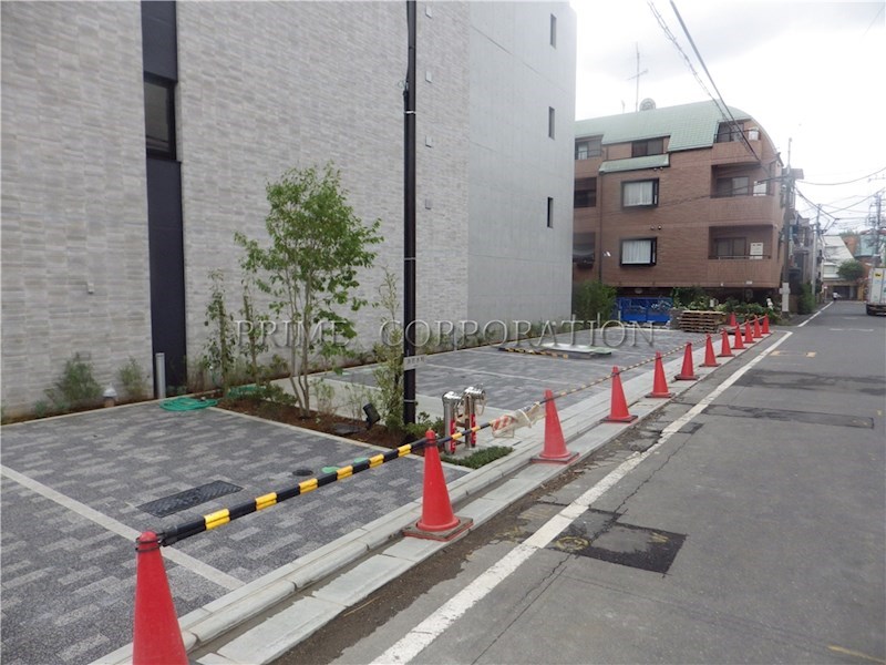 アジュールテラス目黒八雲 駐車場