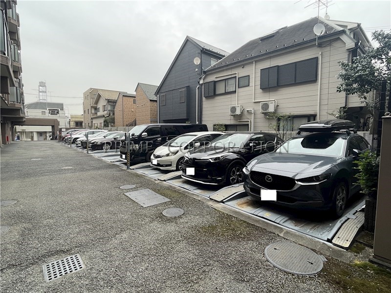 ライオンズガーデン笹塚 駐車場
