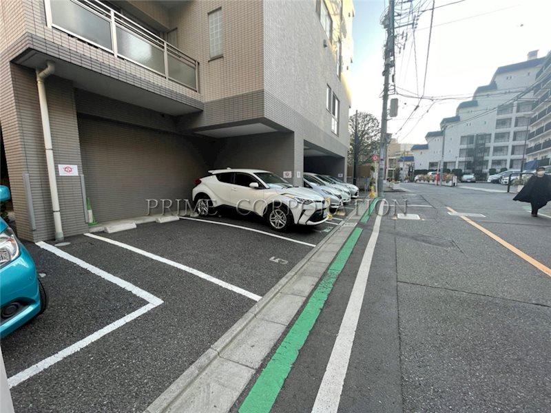 パインコート恵比寿 駐車場