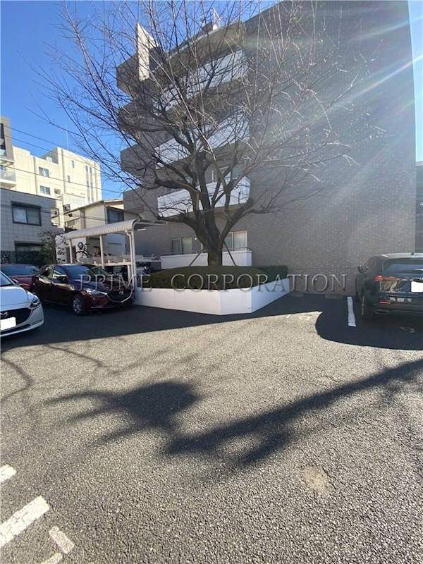 ステラート田園調布 駐車場