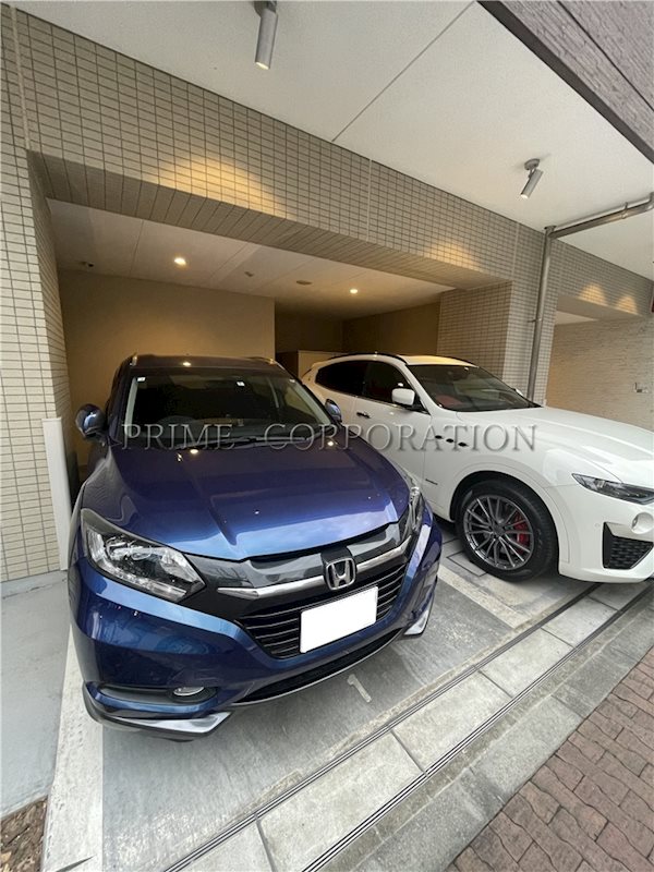 ロイジェント九段 駐車場
