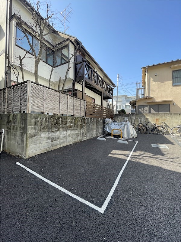 グランドブリックコート 駐車場