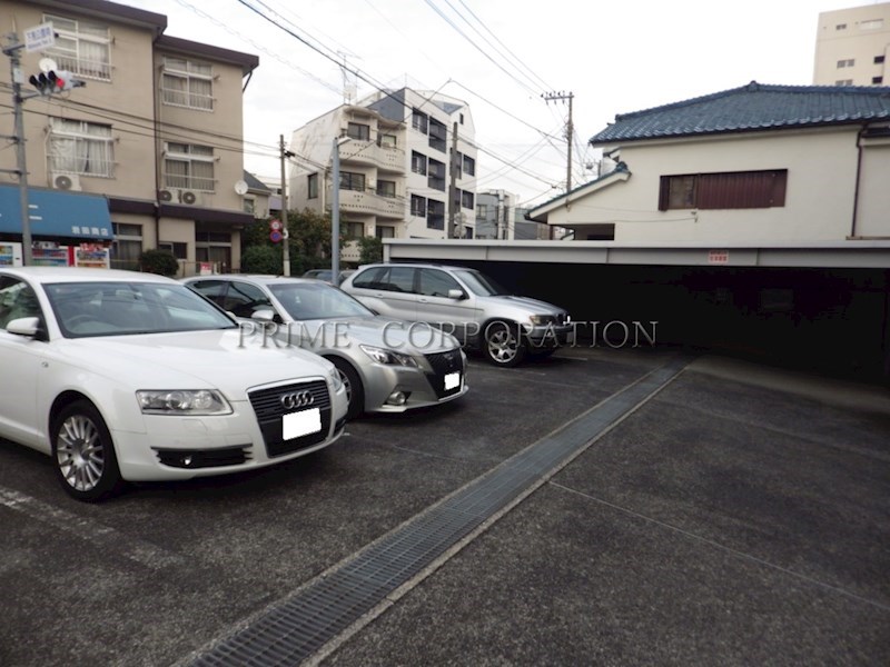 ガーデンコート下馬  駐車場