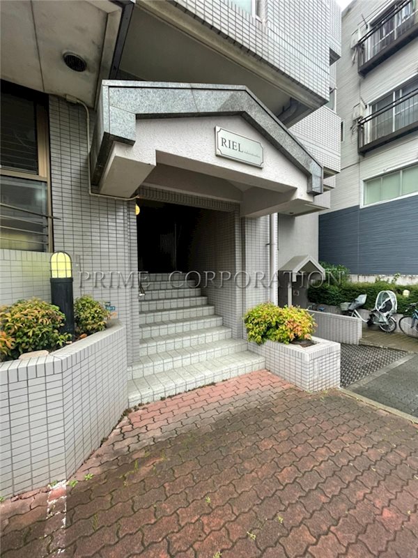 リエール若松町 エントランス