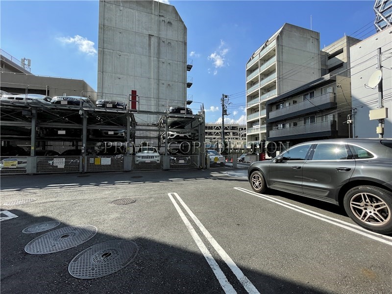 グランドミレーニア 駐車場