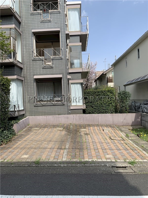 コートハウス八雲 駐車場