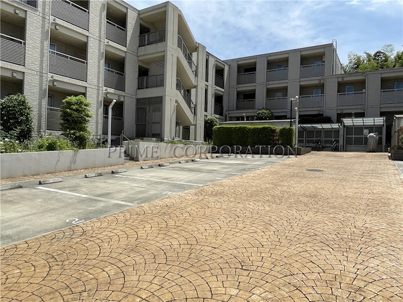 セントヴィラージュ鷺沼 駐車場
