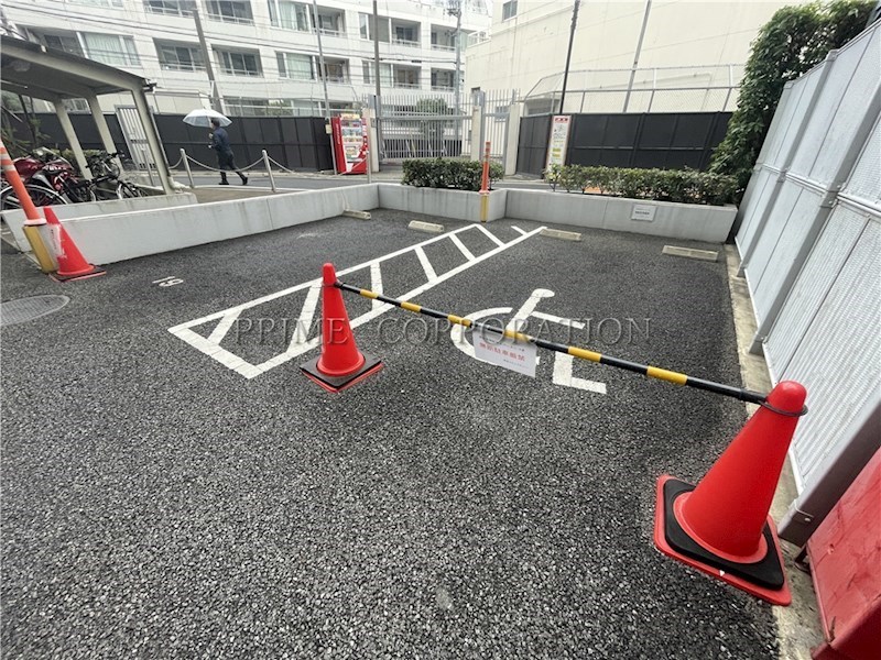 グランハイツ高田馬場  駐車場