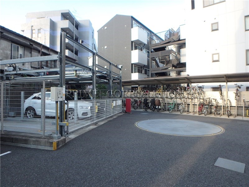 アトラス目黒本町 駐車場
