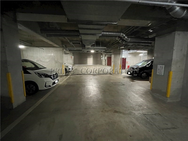 クレスト目白 駐車場