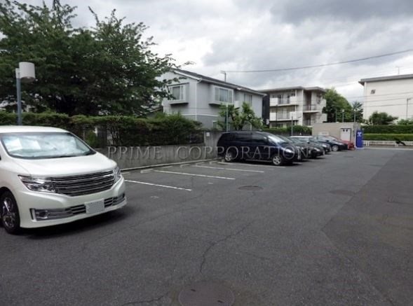 リュゼ経堂 駐車場