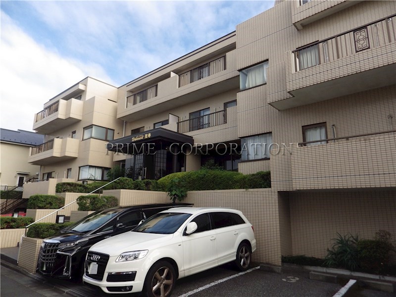 アーバネスト弦巻 駐車場