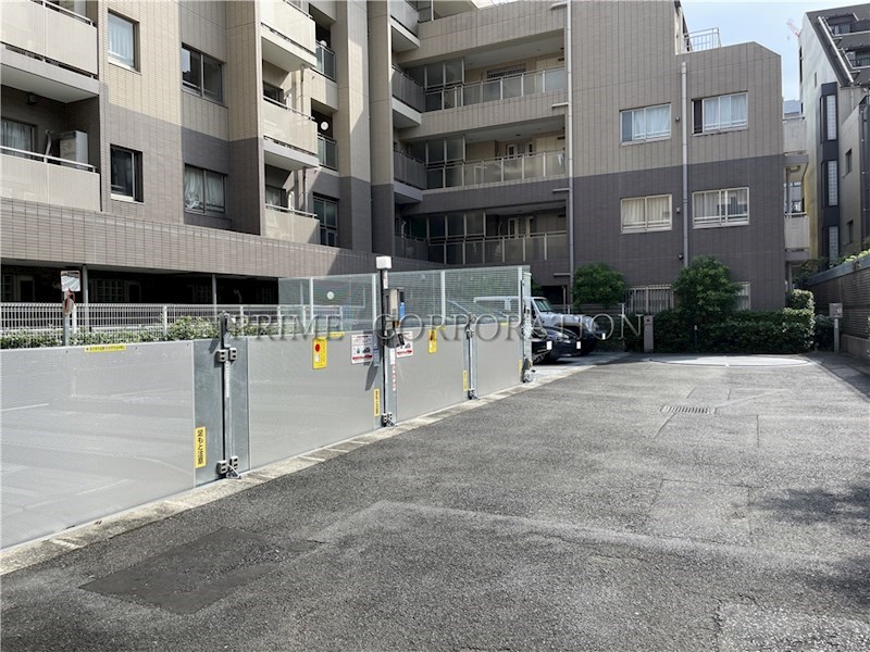 グランヴェール六義園 駐車場