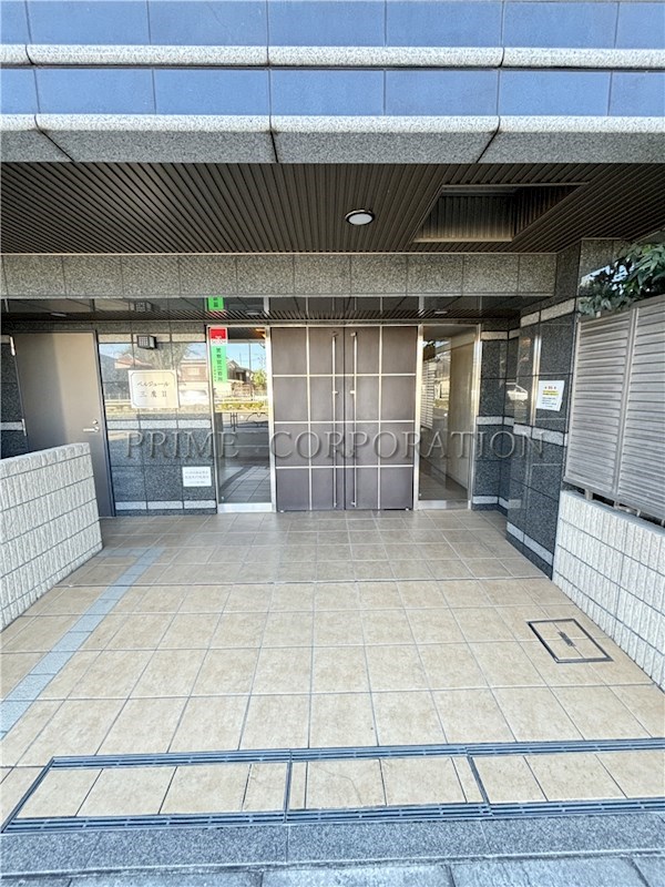 ベルジュール三鷹Ⅱ エントランス