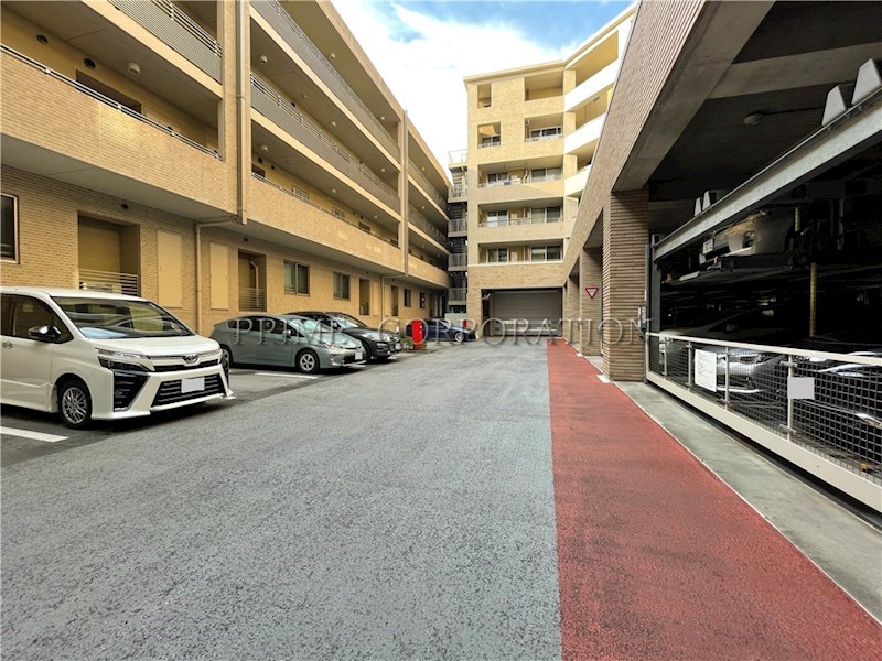 プラウド駒込 駐車場