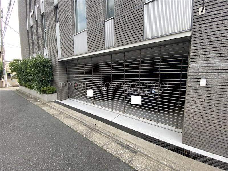 ALLURE 駐車場