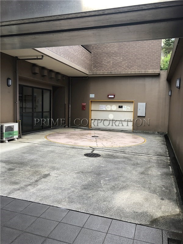 クリオ東新宿壱番館  駐車場