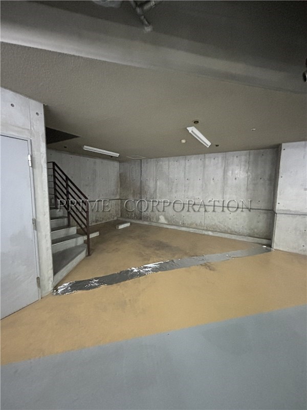 クレッセント千歳船橋 駐車場