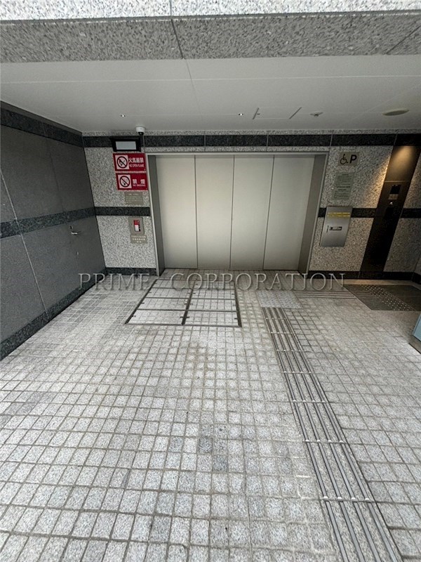 プレミスト六番町 駐車場