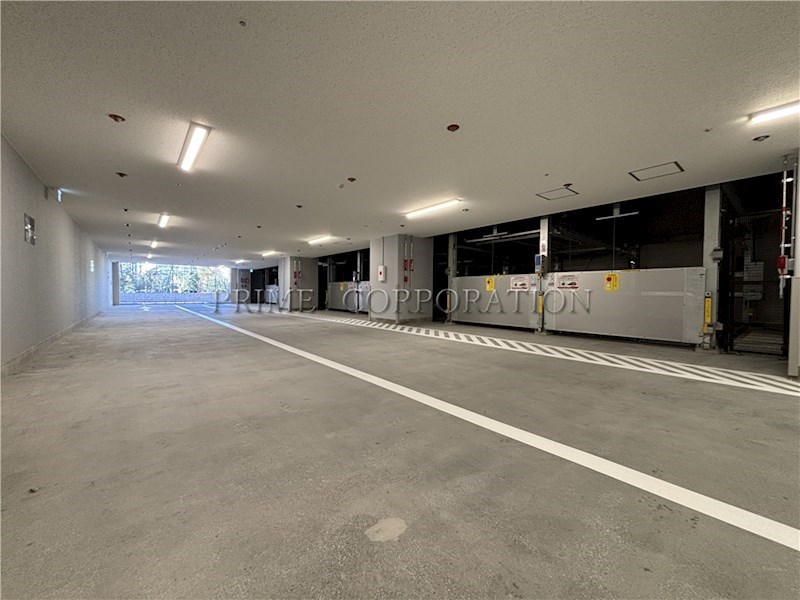 パークタワー西新宿 駐車場