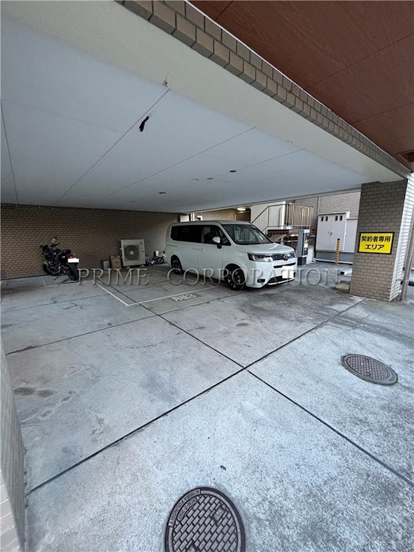 カサ・カスタニア 駐車場