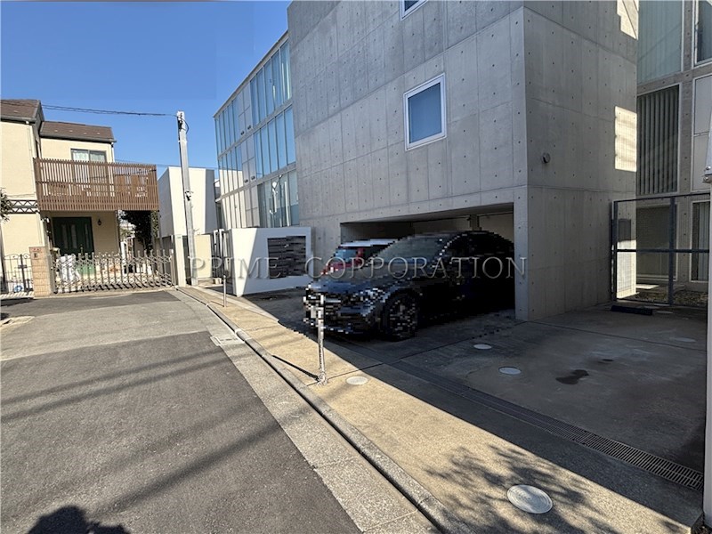イソラ中目黒 駐車場