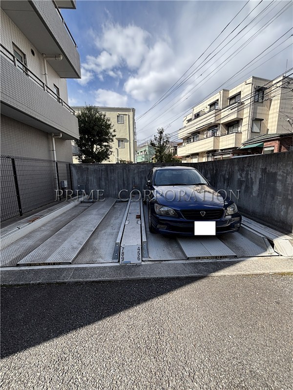 アルス三軒茶屋エストライフ 駐車場