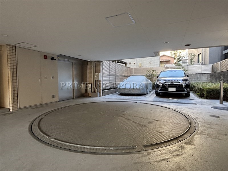 ジオ四谷坂町 駐車場